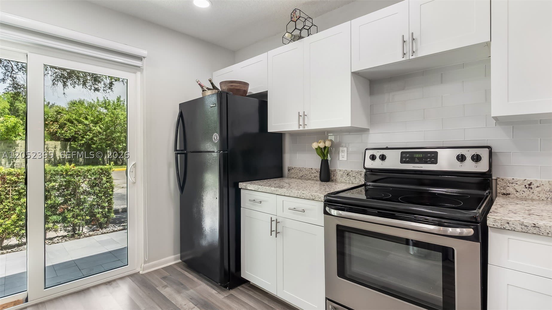 785 Crystal Lake Dr – photo 2