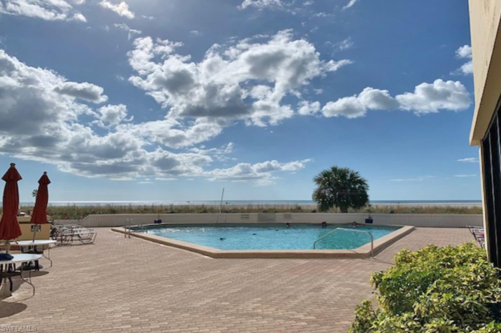 Only steps from the pool & the beach!!! MARCO ISLAND TWO BEDROOM ** – photo 5