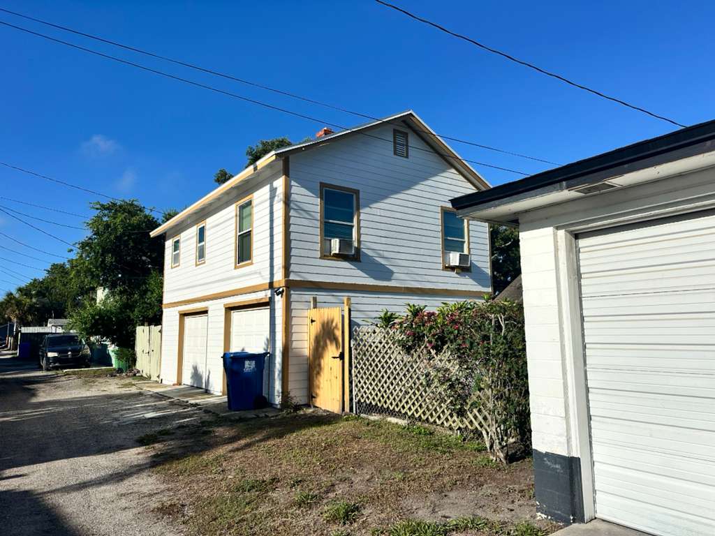 1037 12Th St N – photo 4