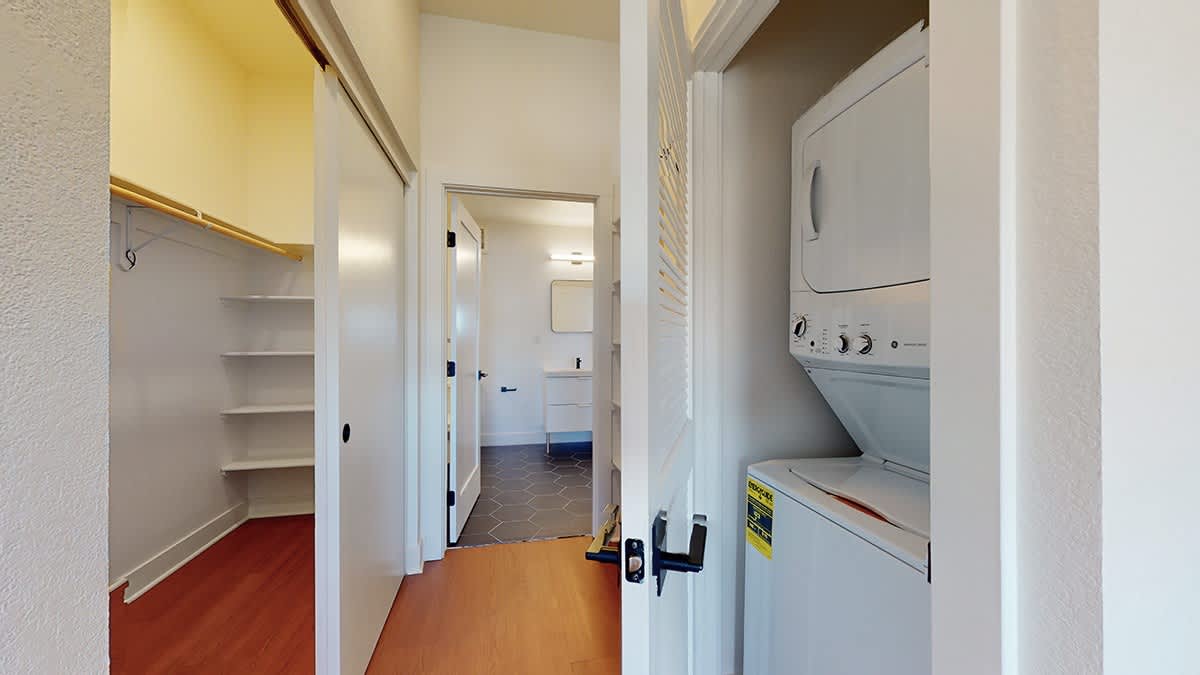 Mile Apartments – photo 4