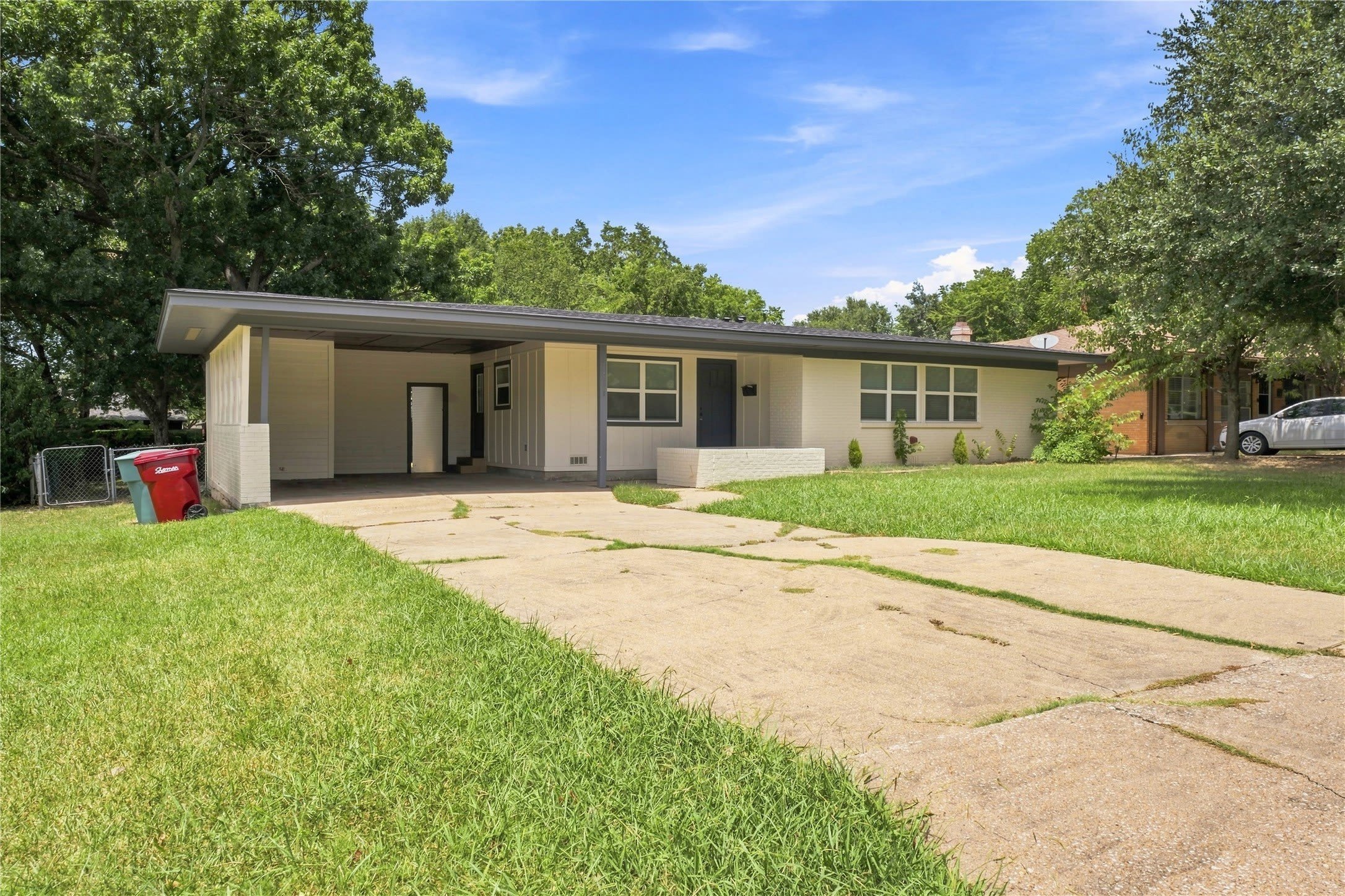1411 W Shields Drive – photo 2
