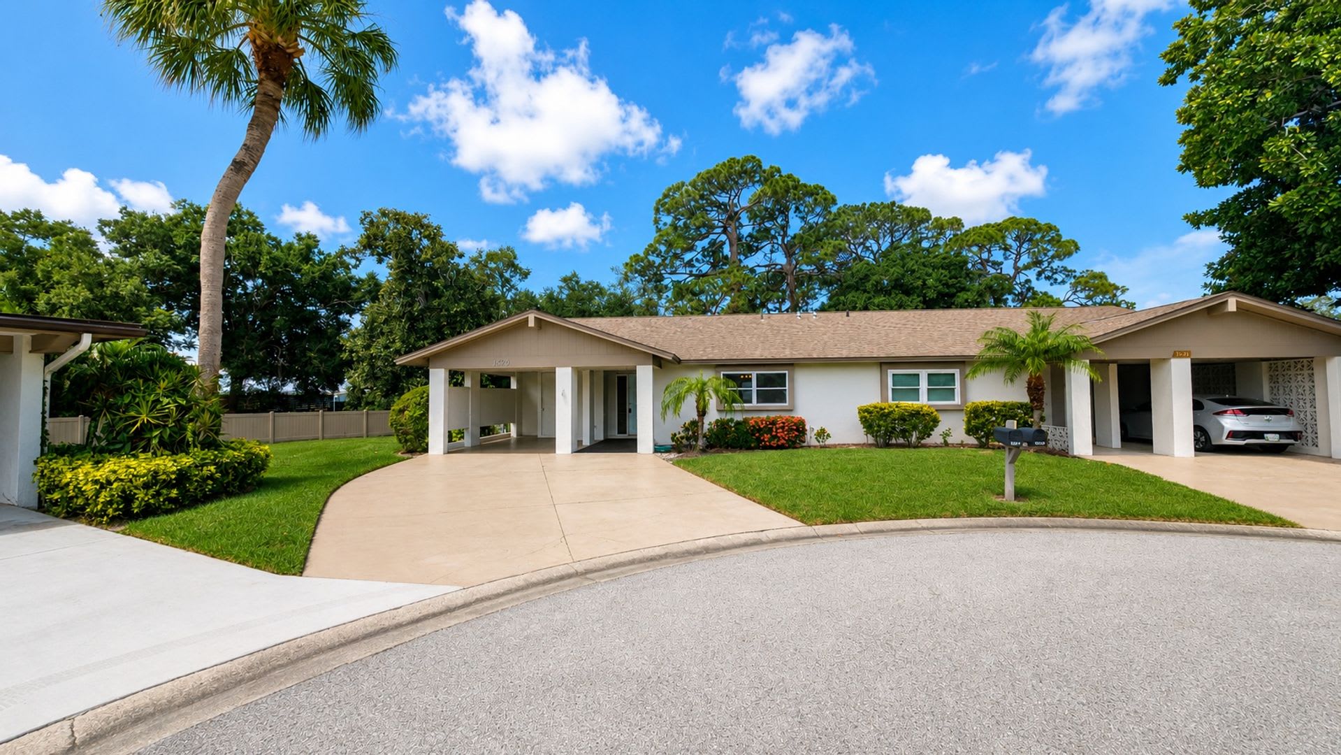 Annual unfurnished **55+** 2/2 villa downtown Sarasota – photo 1