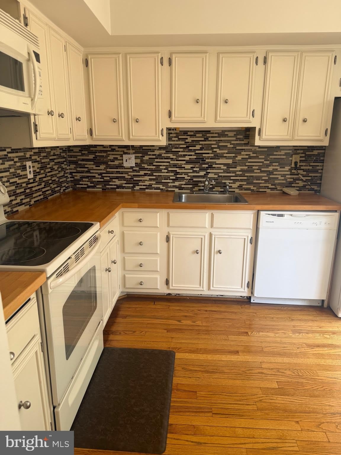 113 Montrose Avenue – photo 4