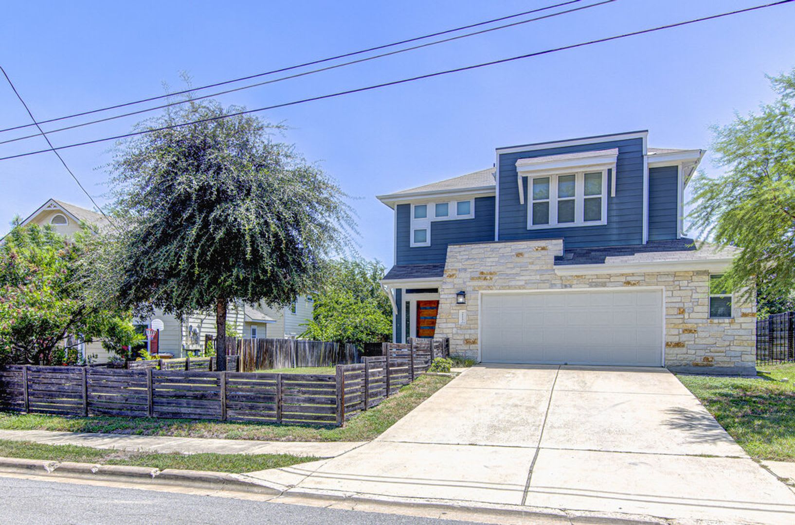 Elegant 4BR Home with Bonus Room & Designer Finishes – photo 2