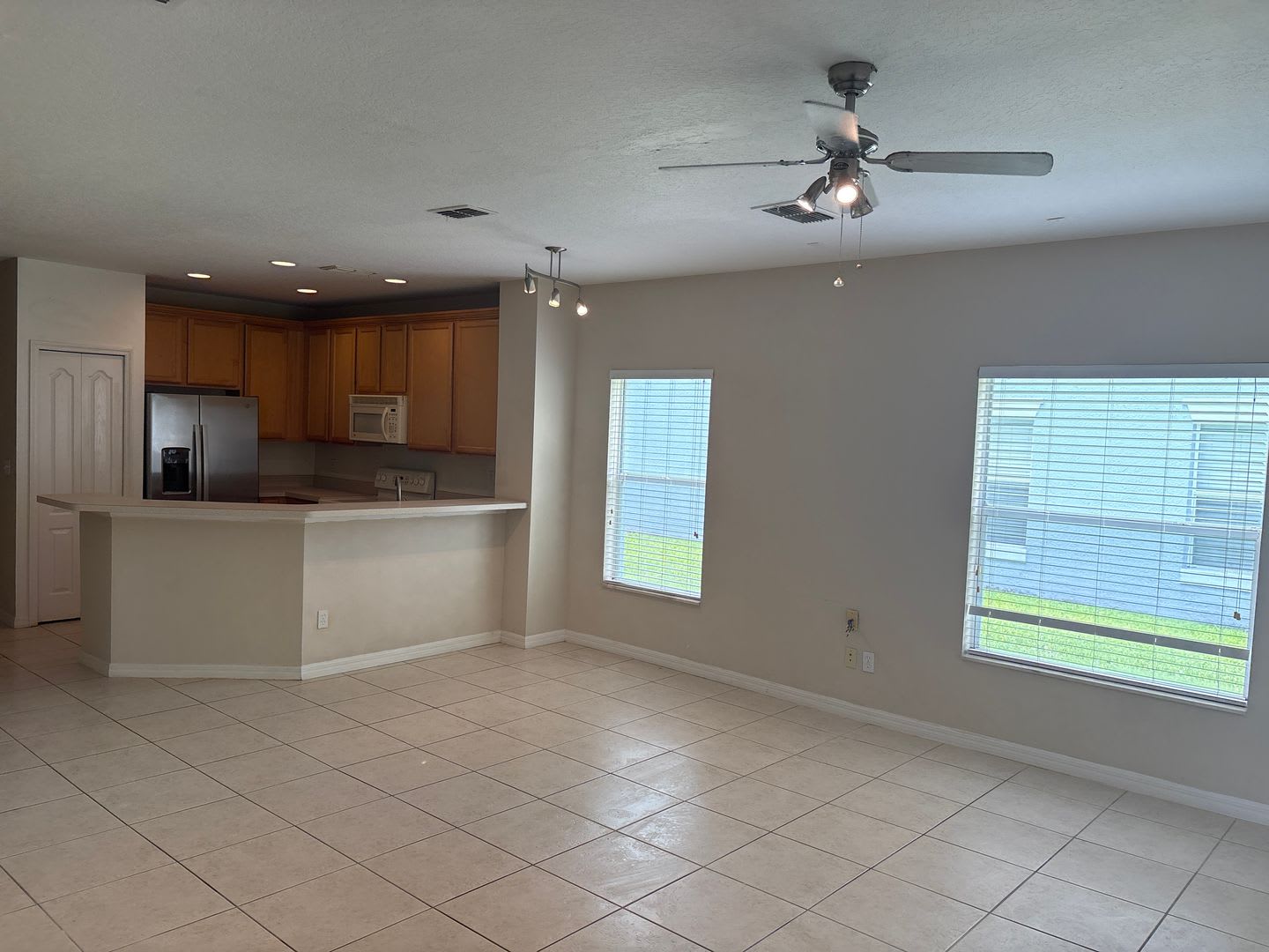 3 bed 2.5 bath Townhome – photo 3