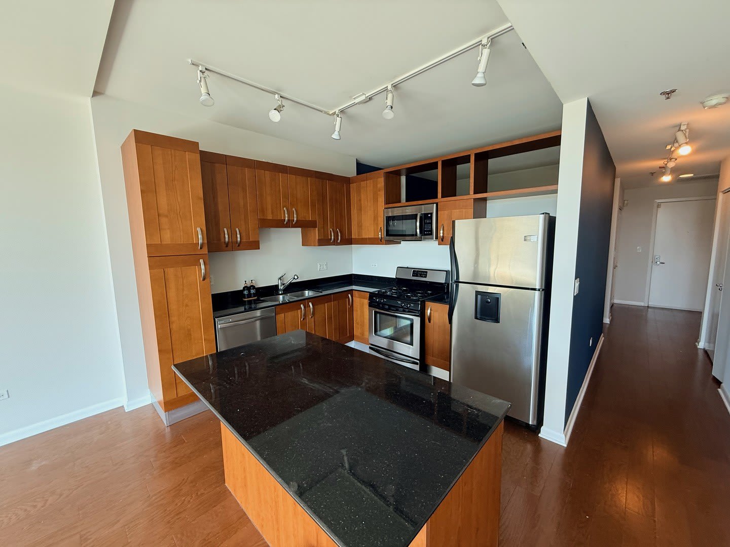 225 S Sangamon Street – photo 3