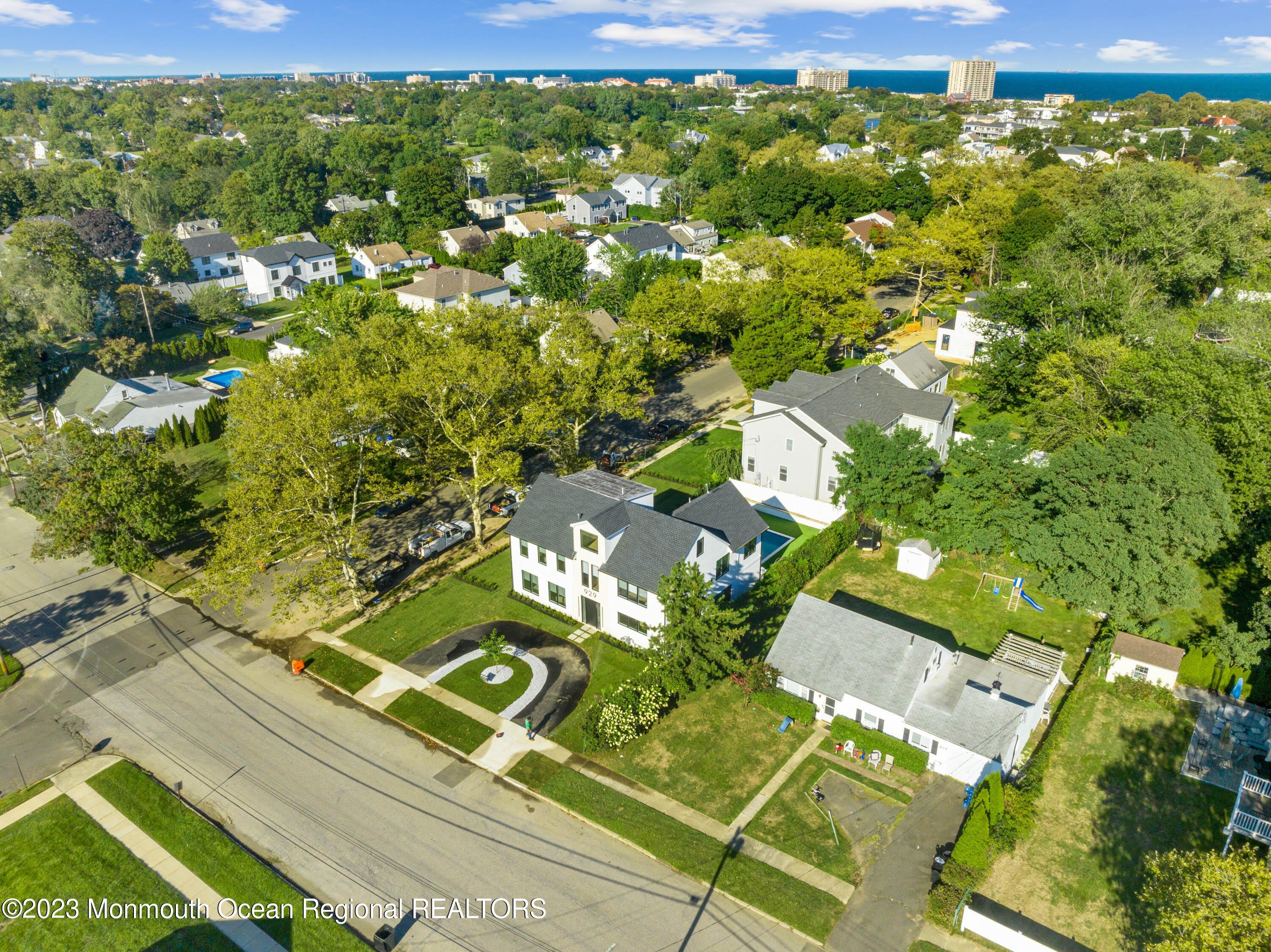 929 Van Court Avenue – photo 3