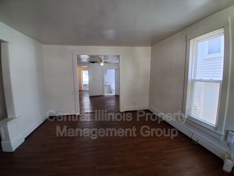 403 1/2 E. Monroe – photo 3