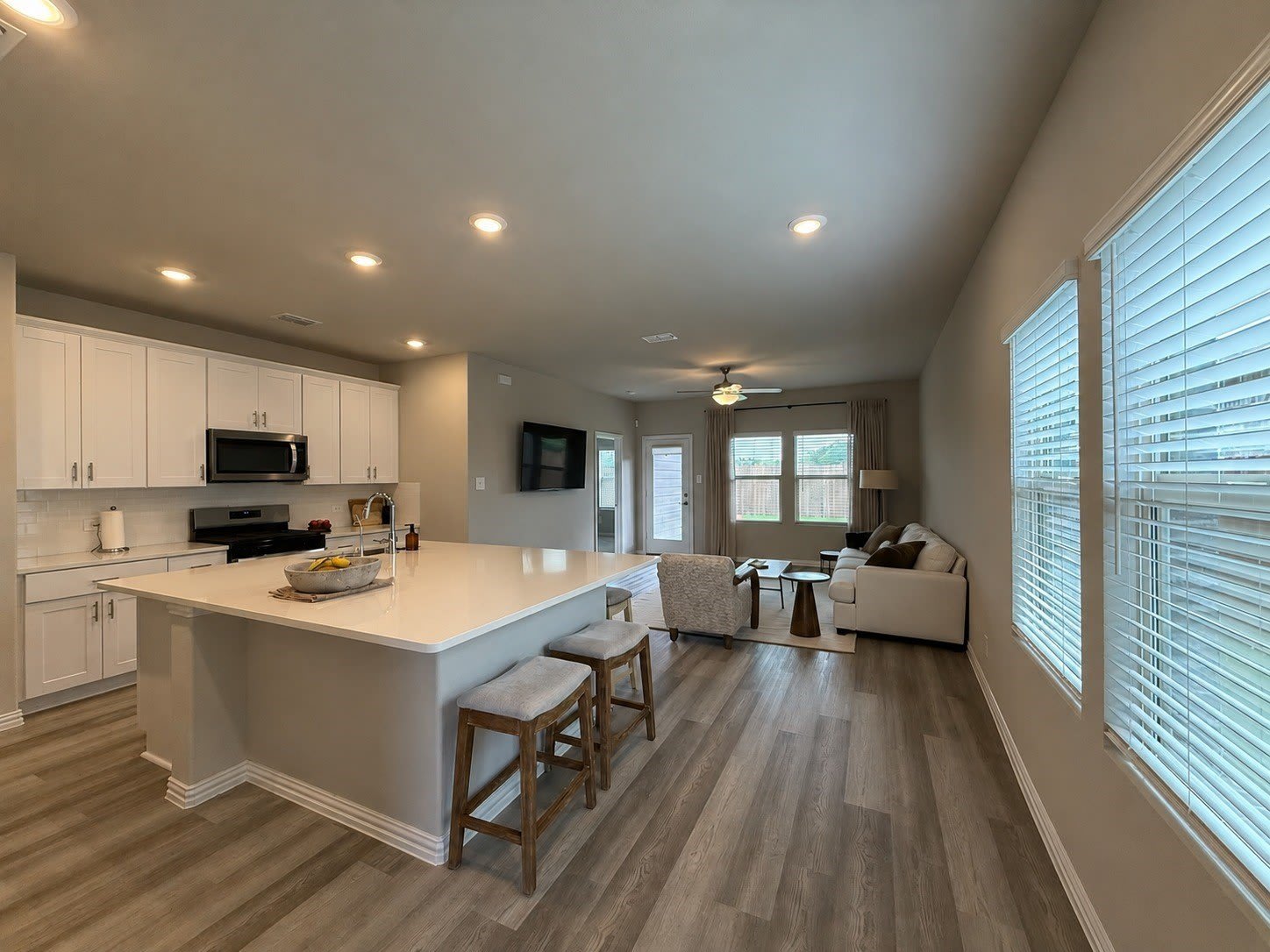 205 Greenbriar Drive – photo 2