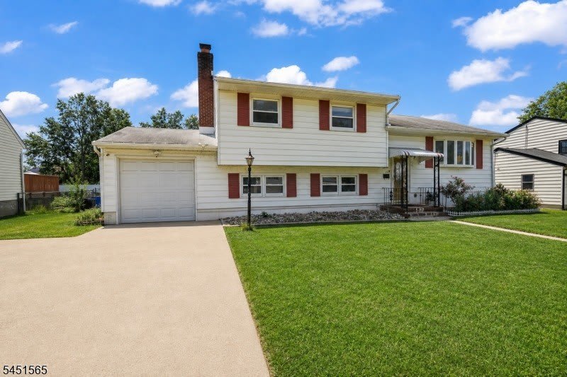 18 Deerwood Ave – photo 1