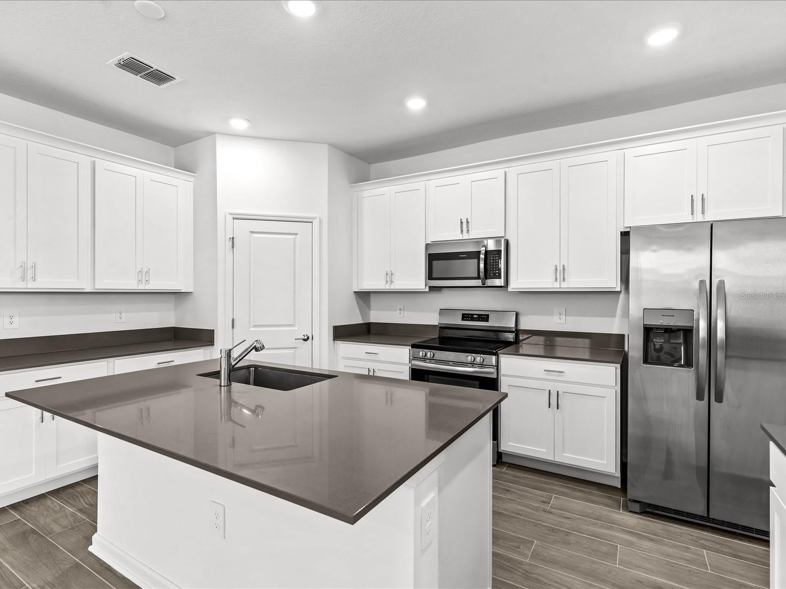2952 ARMSTRONG Avenue – photo 3