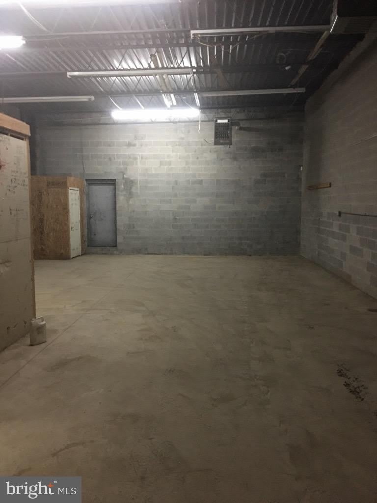 9203 JAMES Street – photo 4