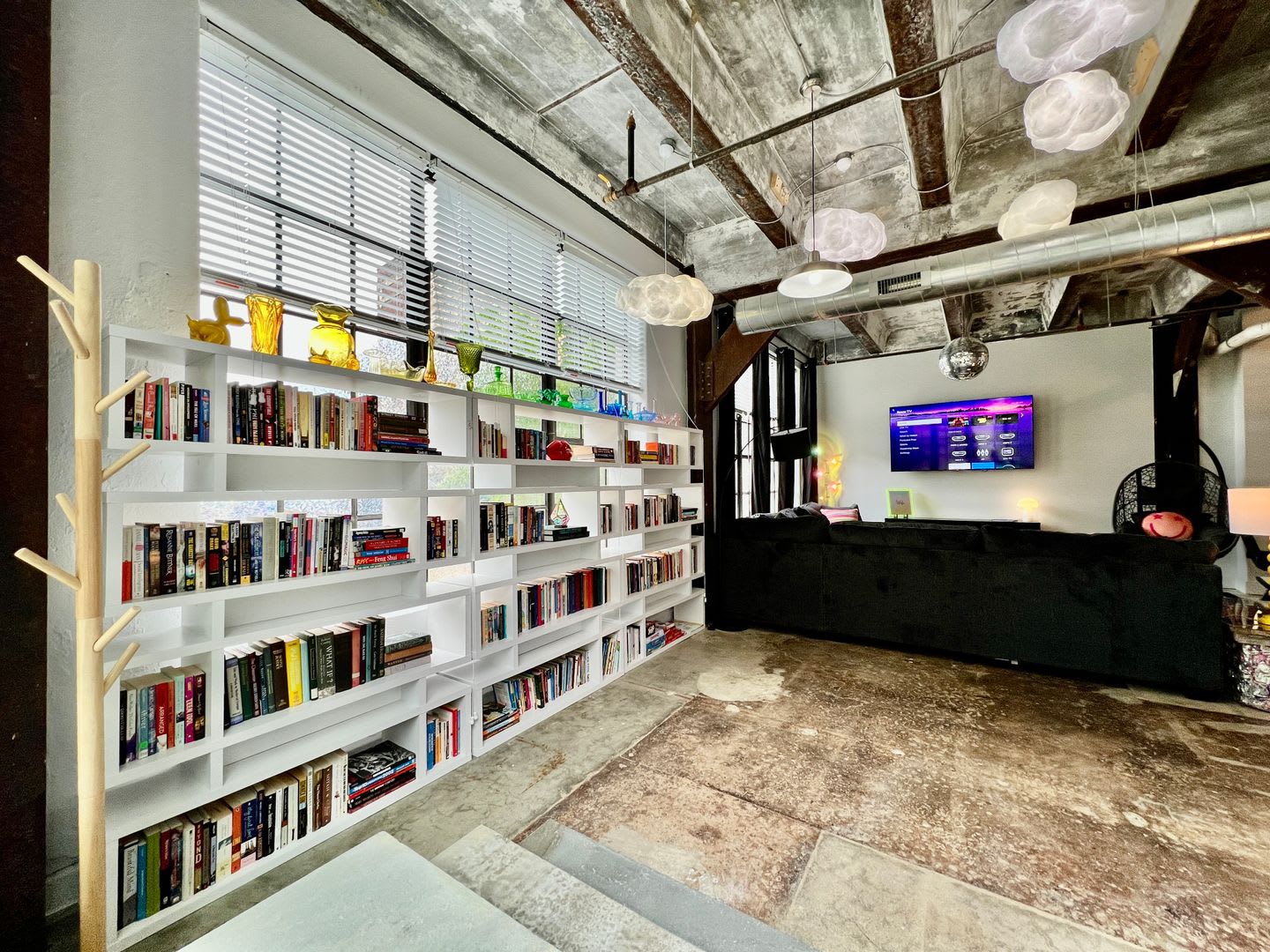 Swanky, Funky, Groovy, loft space Cincinnati, Ohio – photo 3