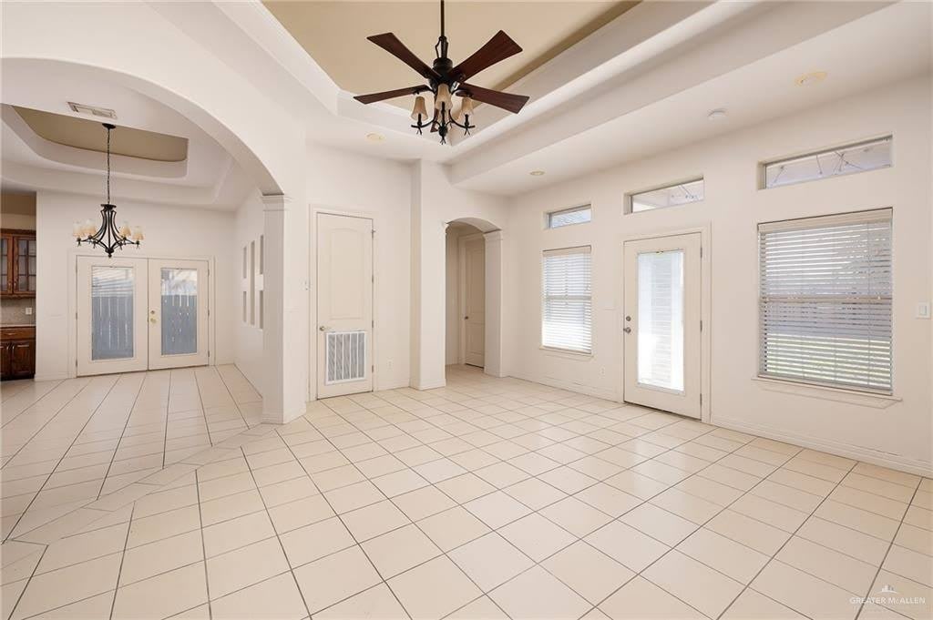 402 Hackberry Avenue – photo 4