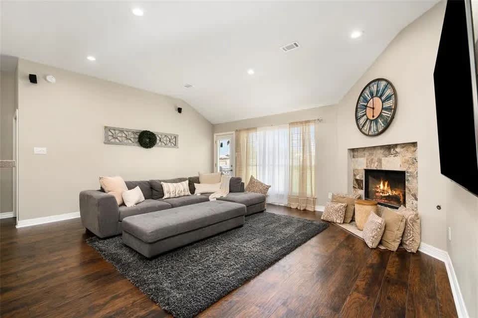 1910 Caroline Avenue – photo 4