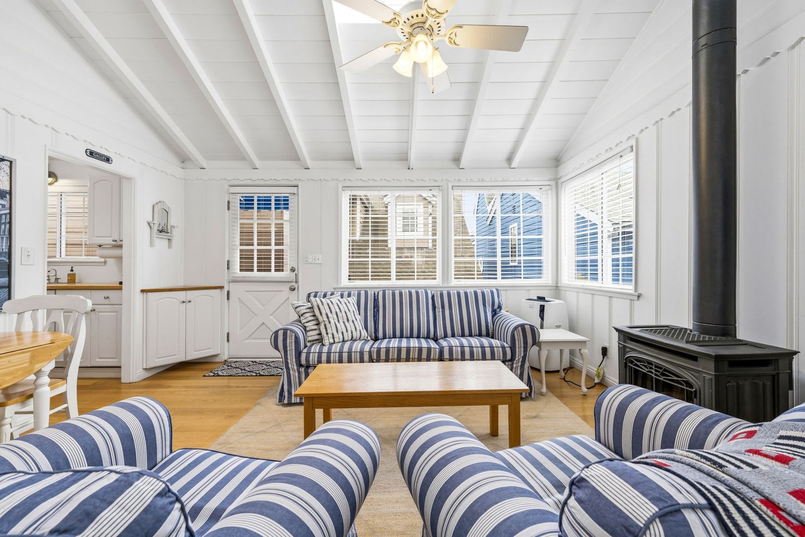 Balboa Island Coastal Charm Retreat – photo 1