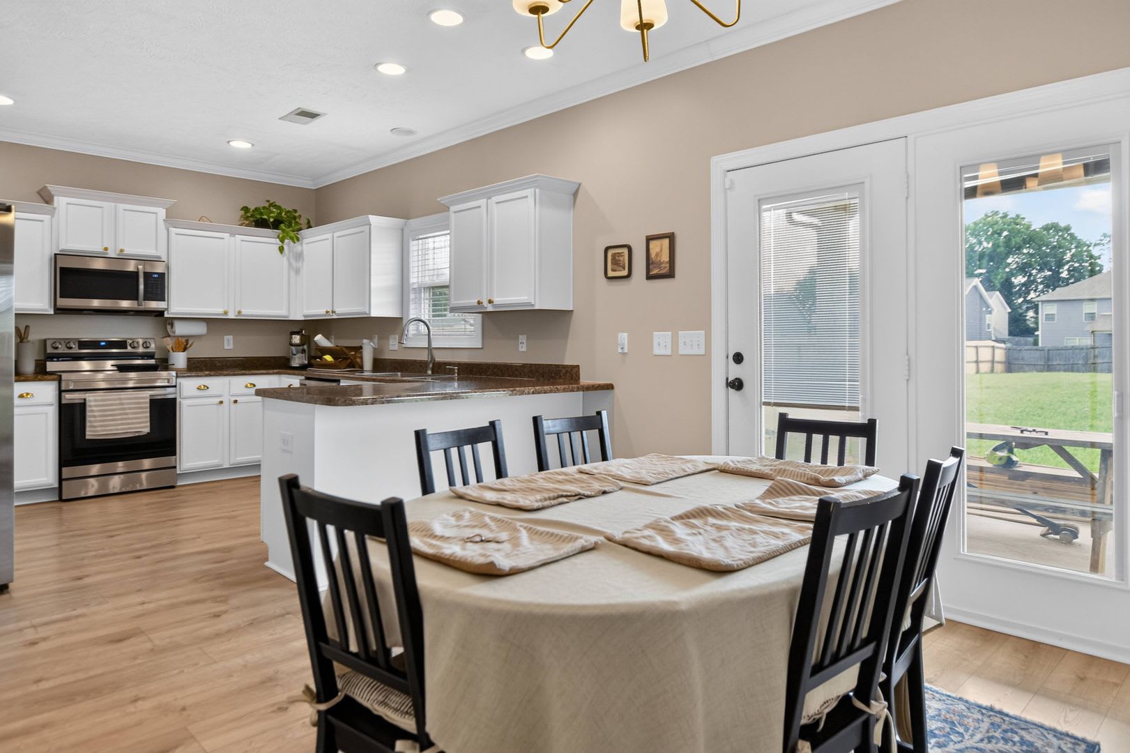 Pet Friendly Four Bedroom with Bonus! – photo 5