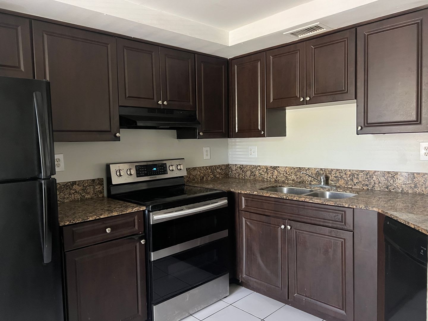 $ GREAT PRICED 2/2 IN CORAL SPRINGS $ Low Move In Costs – photo 2
