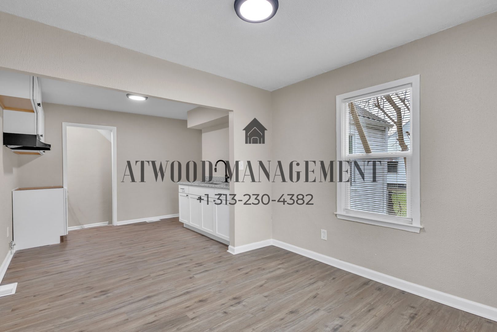 This beautifully updated 3-bedroom, 1-bath single-family home is ready for move-in! – photo 3
