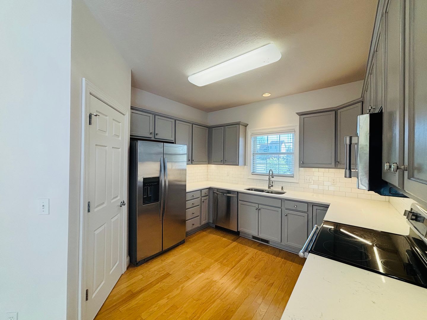 Quartz Counters! 3 Bedroom, 2.5 Bath House – photo 5