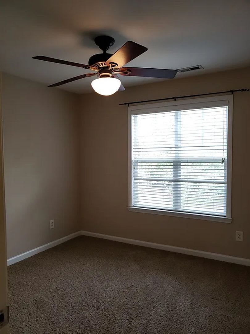 Room in 3 Bedroom Home at McGoogan Ln – photo 5