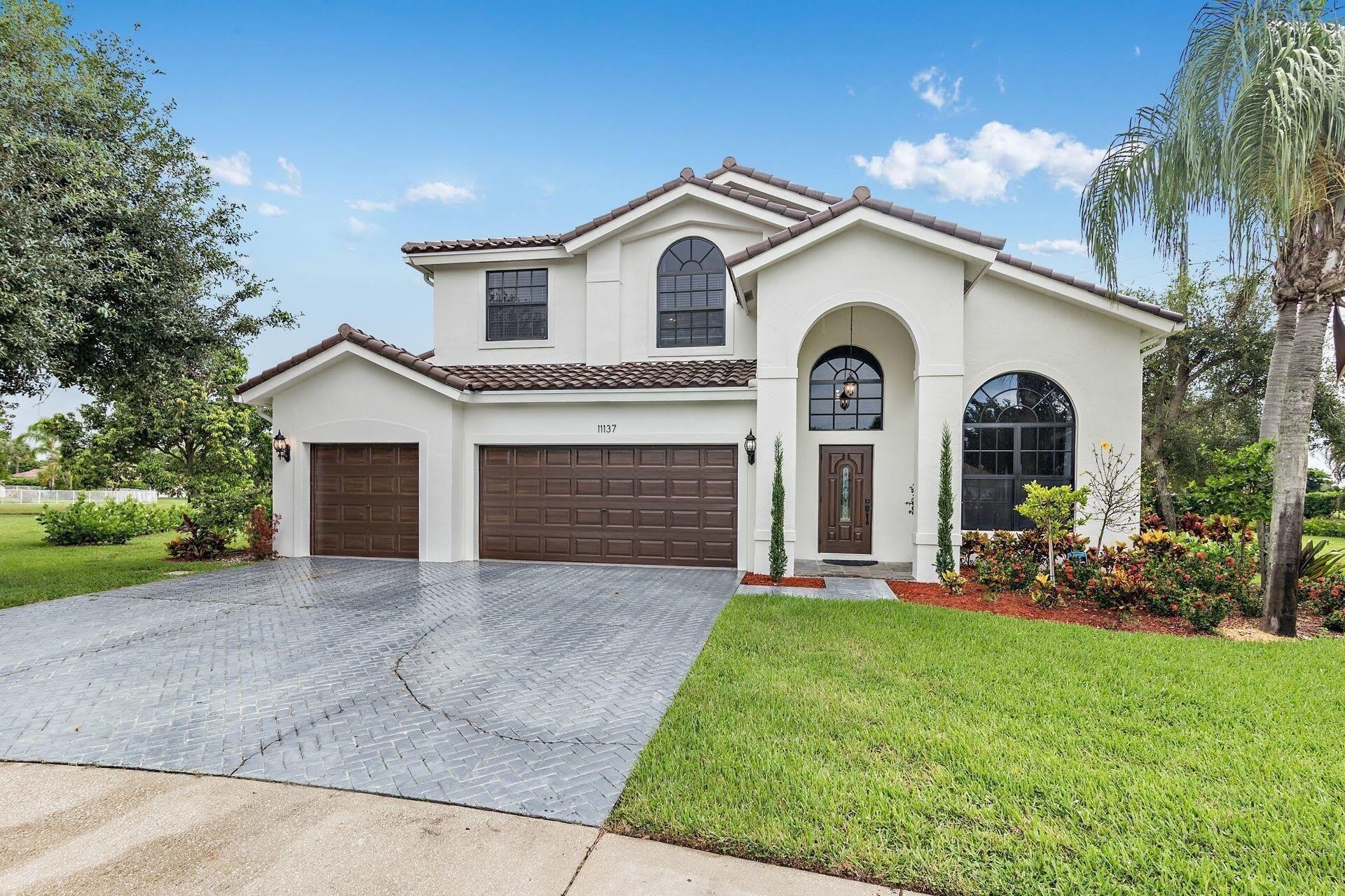11137 Grandview Manor – photo 2