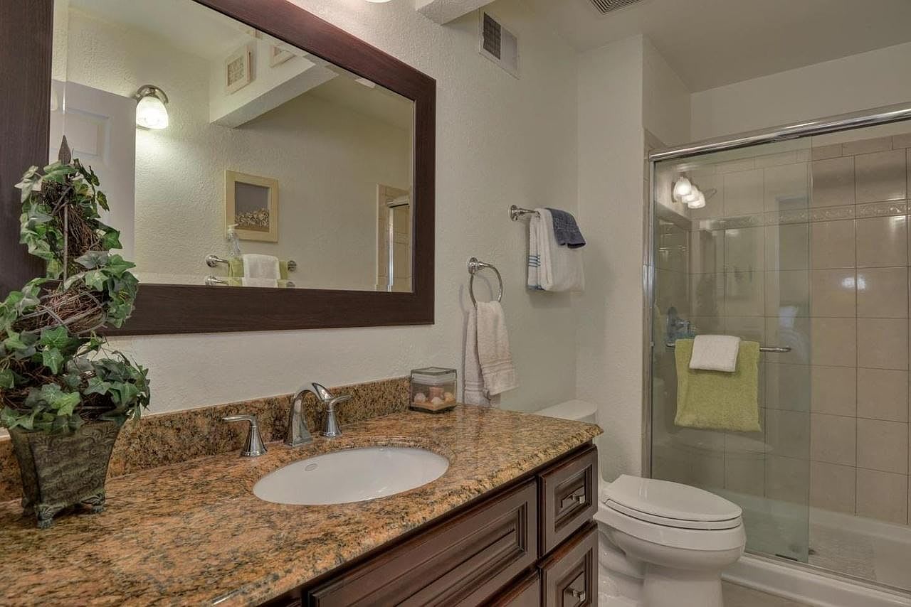 561 Hyde Park Dr – photo 1