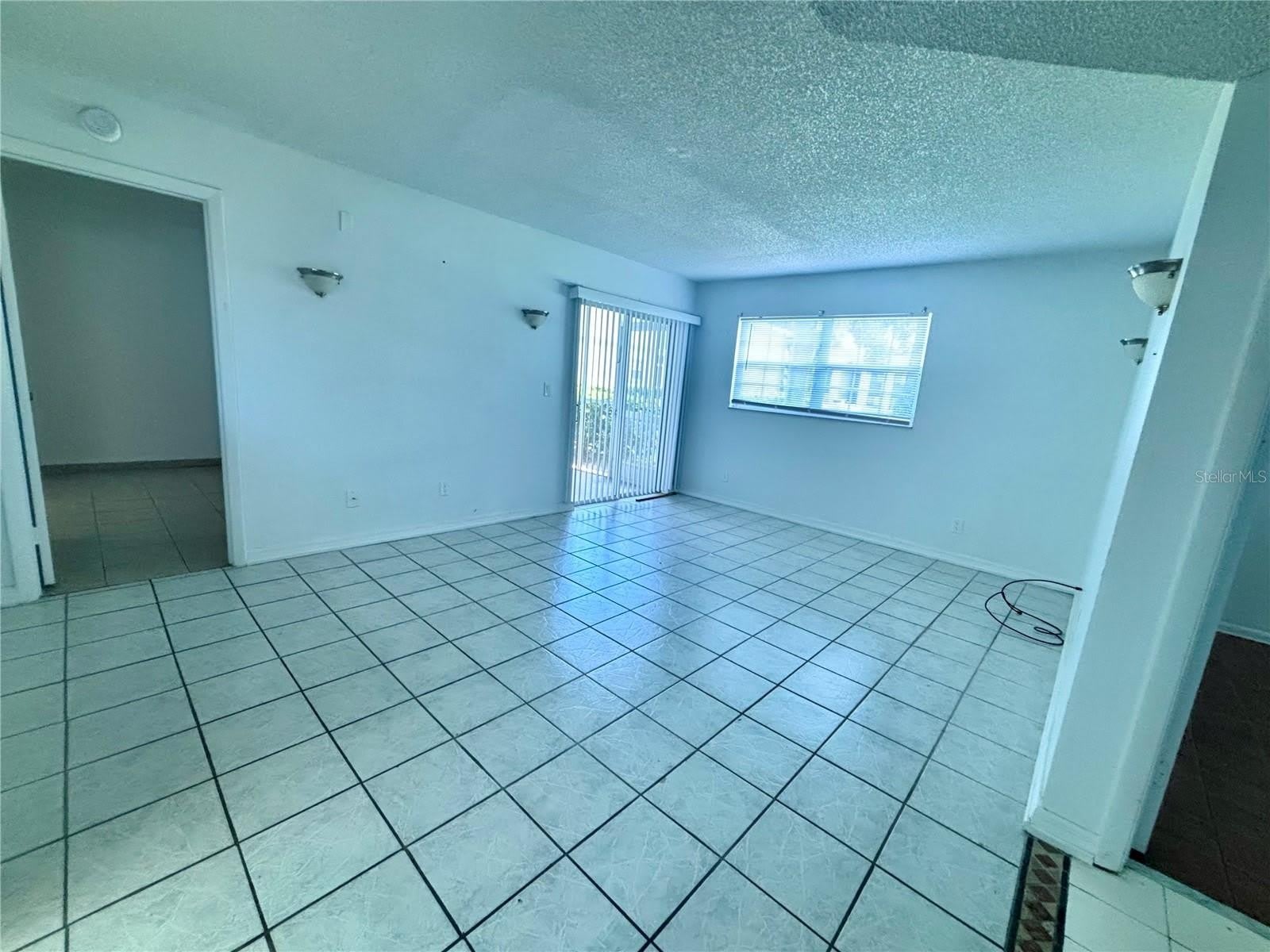 576 FAIRWAYS Lane – photo 2