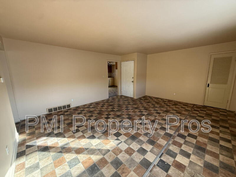 5140 N 84th St – photo 4
