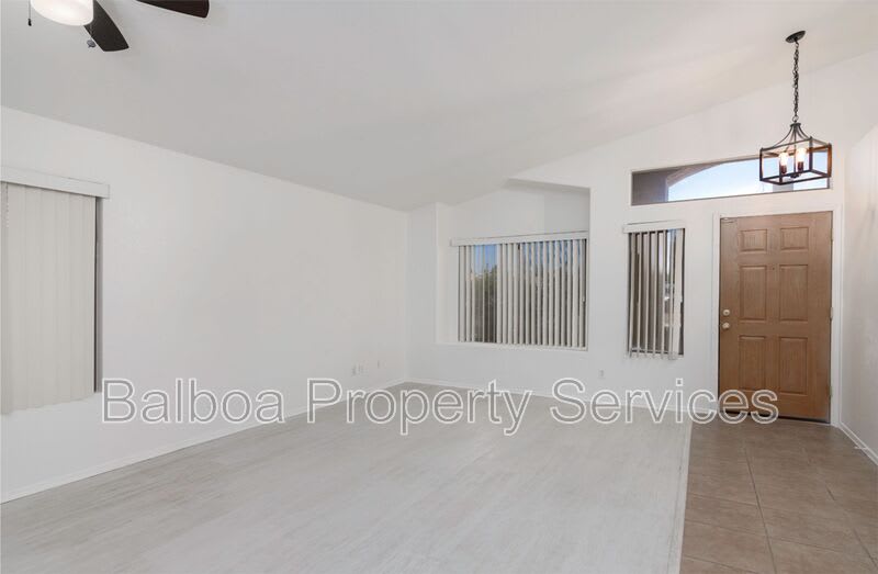 537 E Appaloosa Rd – photo 2