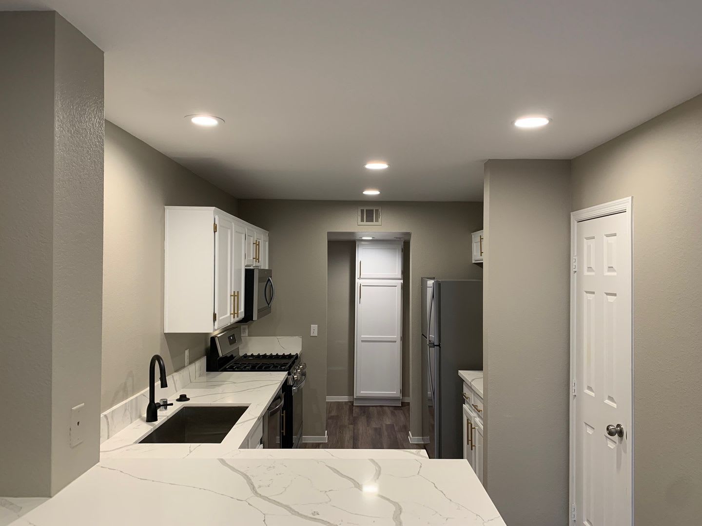 STUNNING REMODELED TOWNHOME — YOUR NEXT HOME JUST FOUND YOU! – photo 5