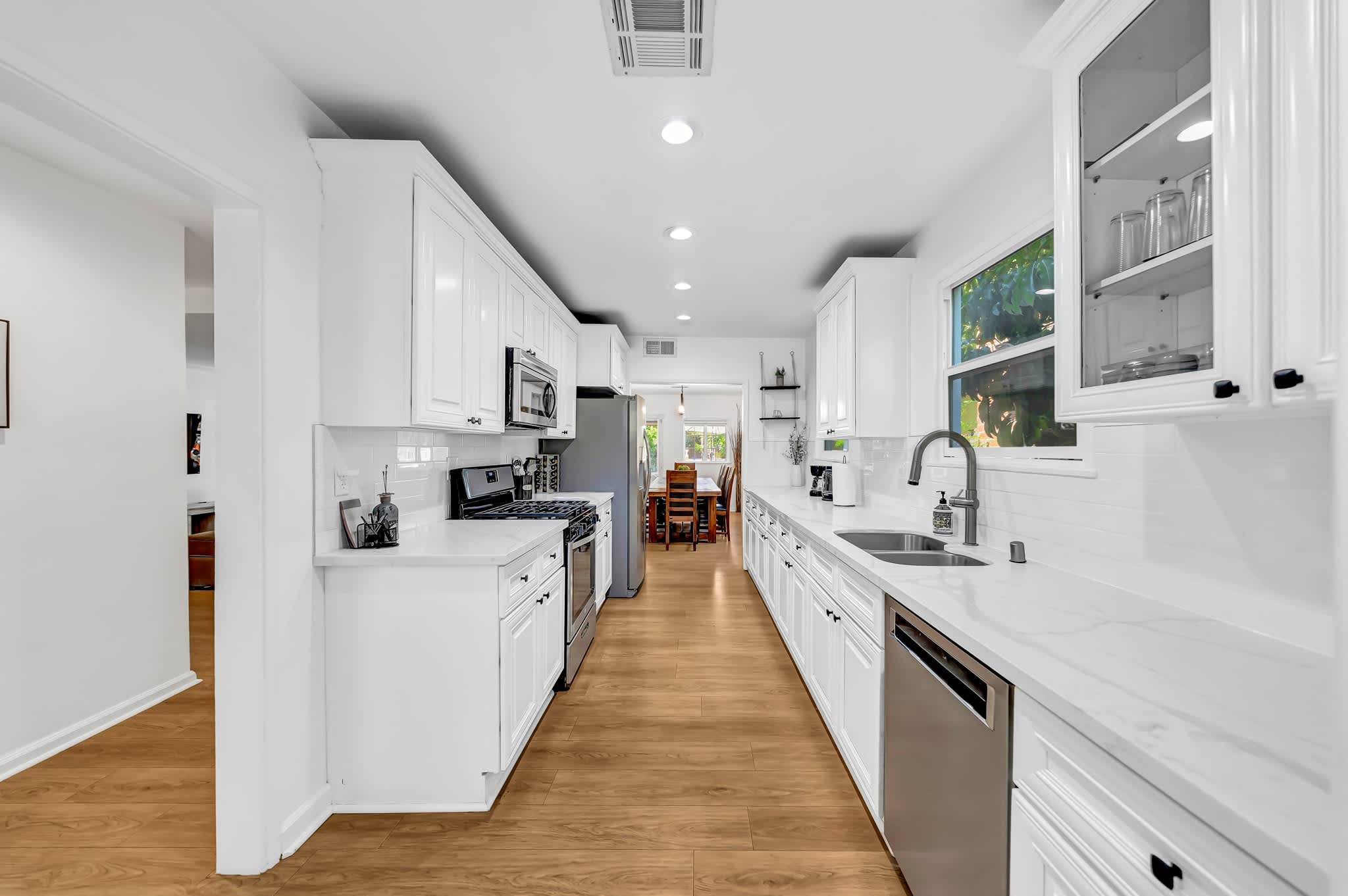 7713 Oakdale Ave – photo 4