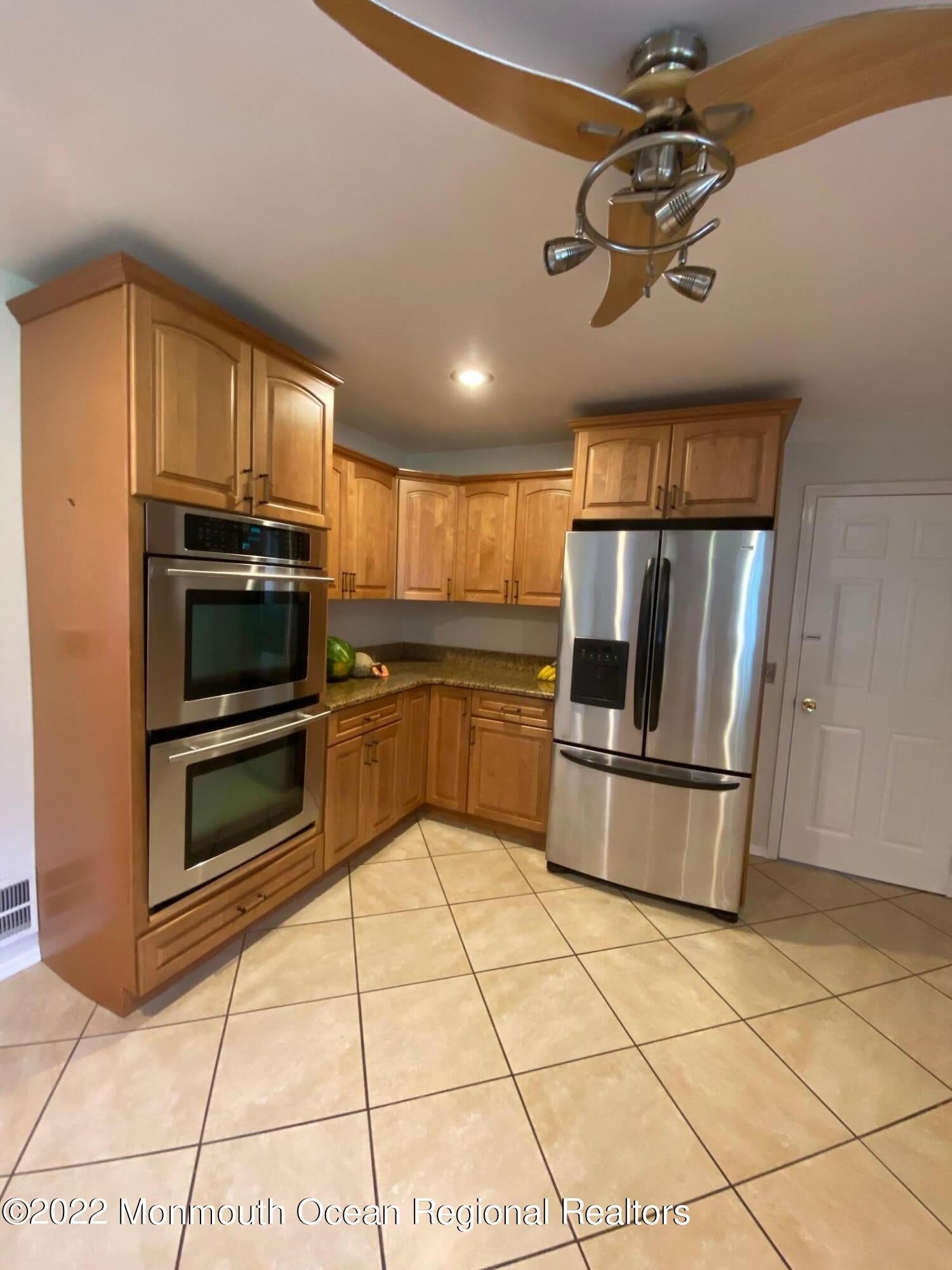 490 W Park Avenue – photo 4