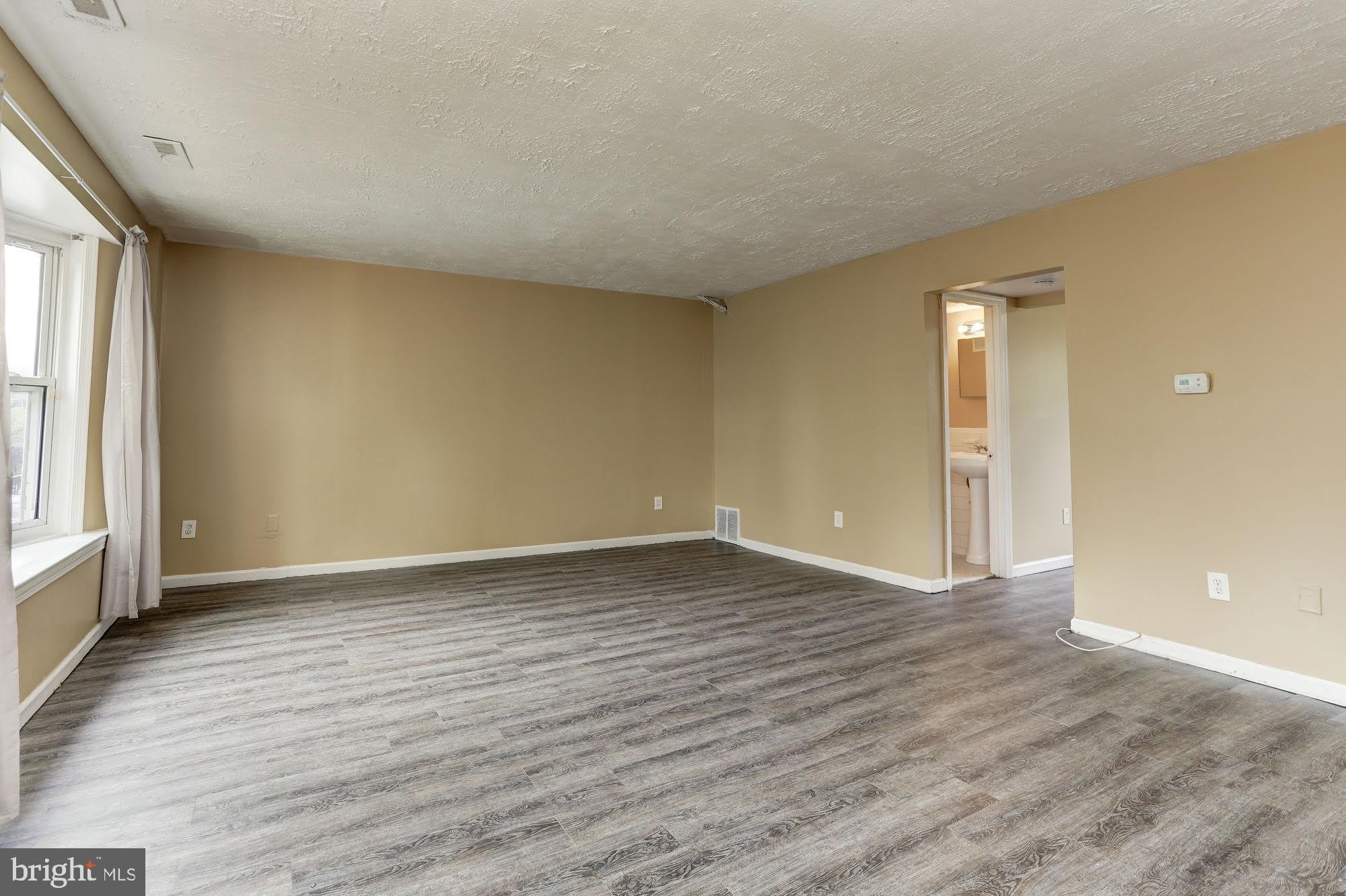 1925 ADDISON Road S – photo 3