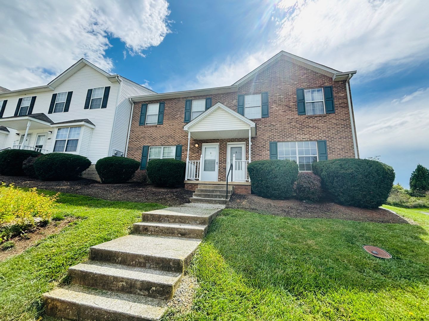 4 Bedroom 2.5 Bath Townhouse – photo 2