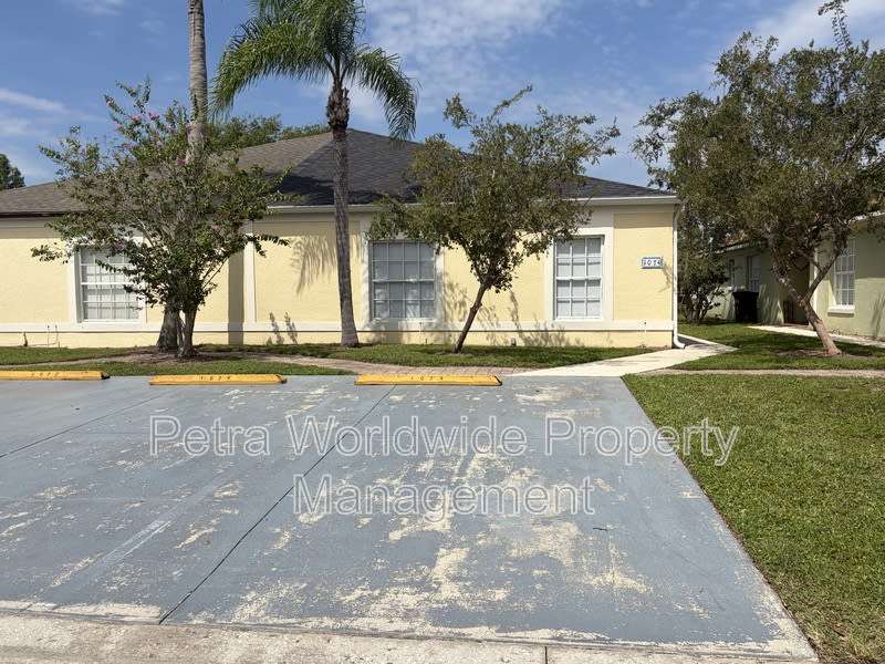 1074 Universal Rest Place – photo 3