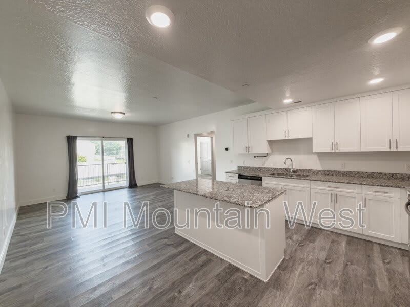 875 S. Depot St. – photo 4