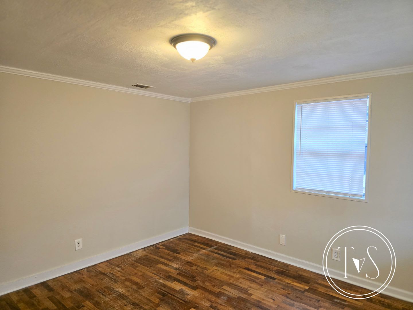 Charming 3-bed/1-bath traditional cinder block bungalow in Woodville neighborhood! – photo 3