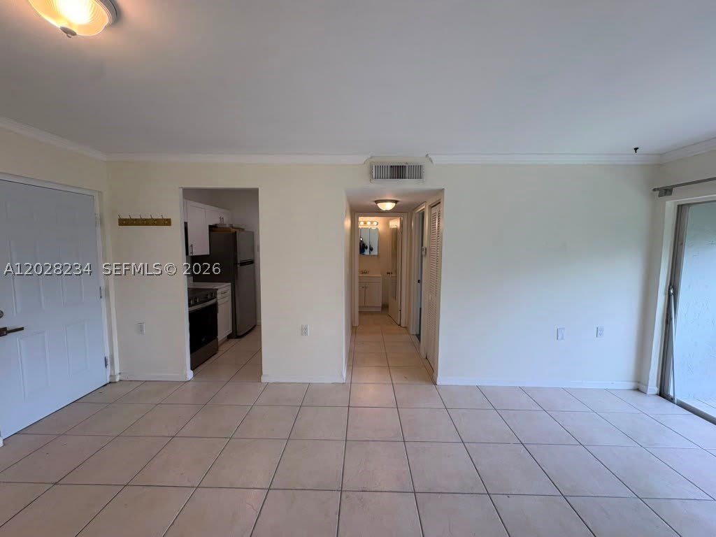1141 Lake Victoria Dr – photo 5