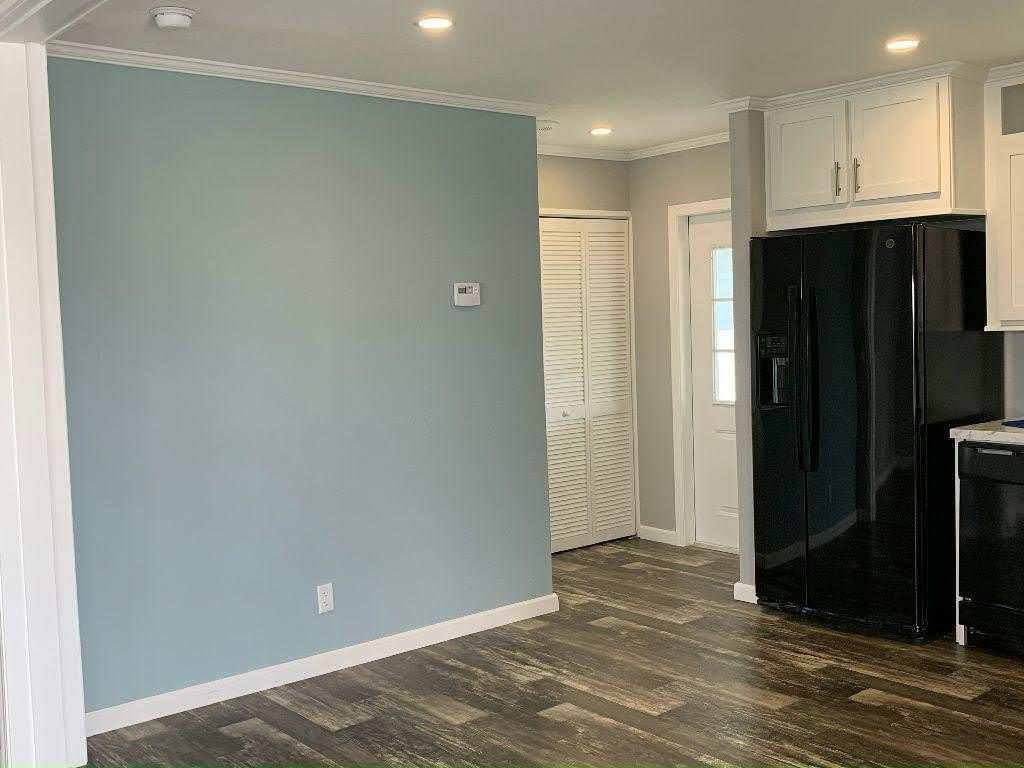 419 Zeeland St – photo 5