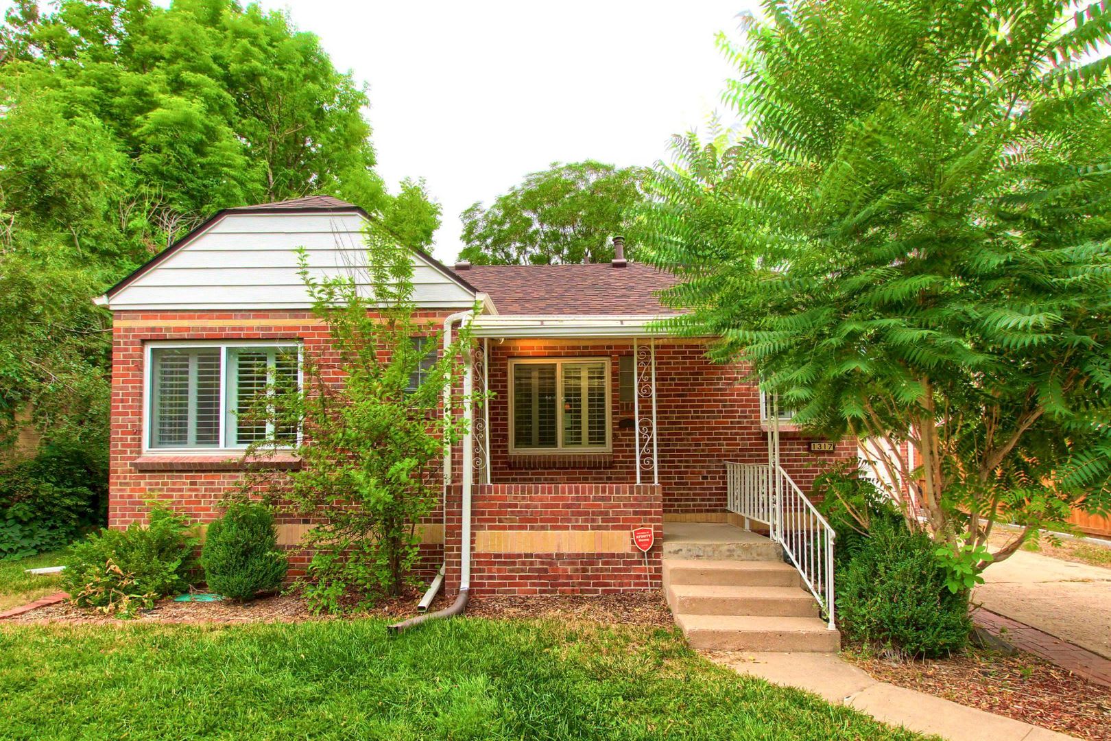 3 Bedroom Bungalow In Montclair Near Great Schools And Central Location – photo 2