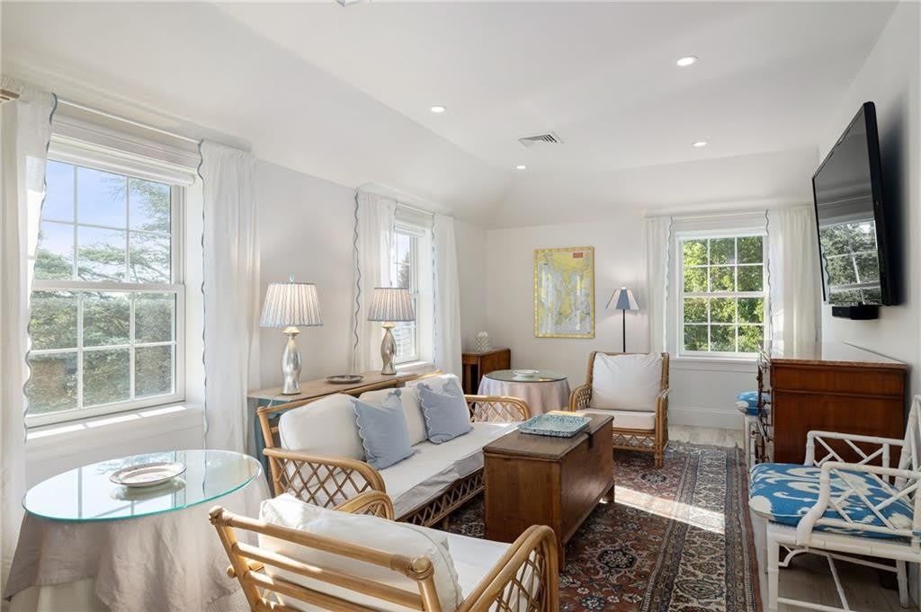 342 Boulevard – photo 4