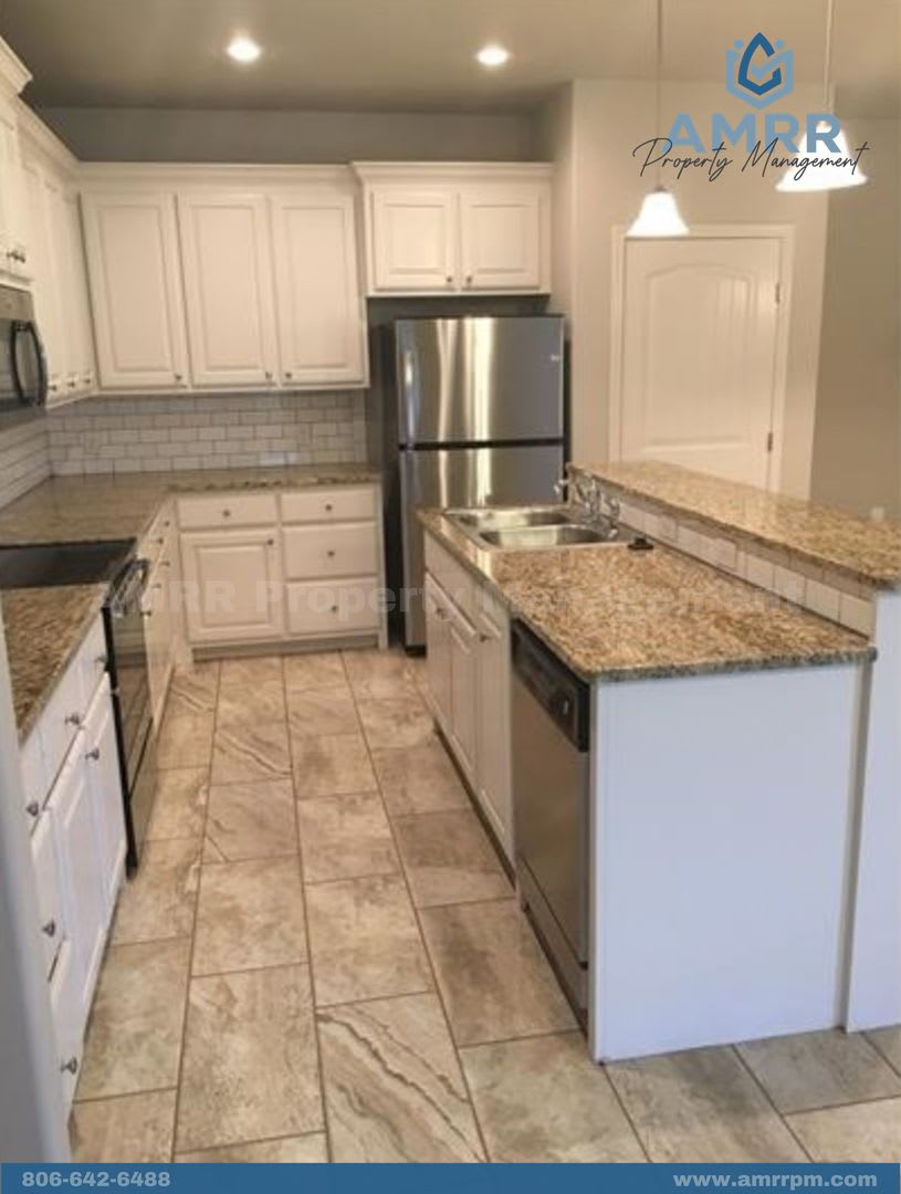 Spacious & Modern 2-Bedroom Townhome – photo 3