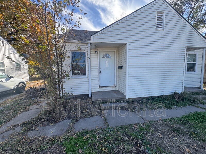 2513 East 9th Street North – photo 1