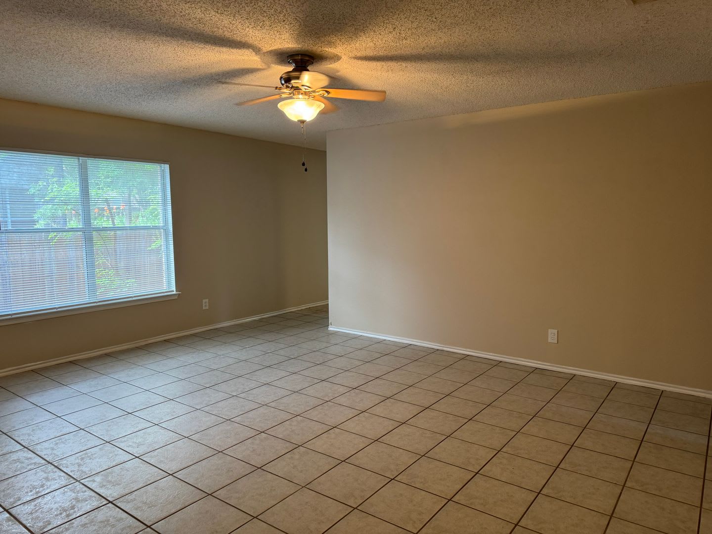 Welcome home to 8003 Chestnut Manor! – photo 4