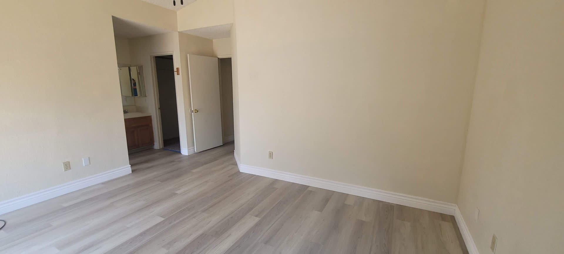 Coming Soon 3 bedrooms 2 bathrooms – photo 4