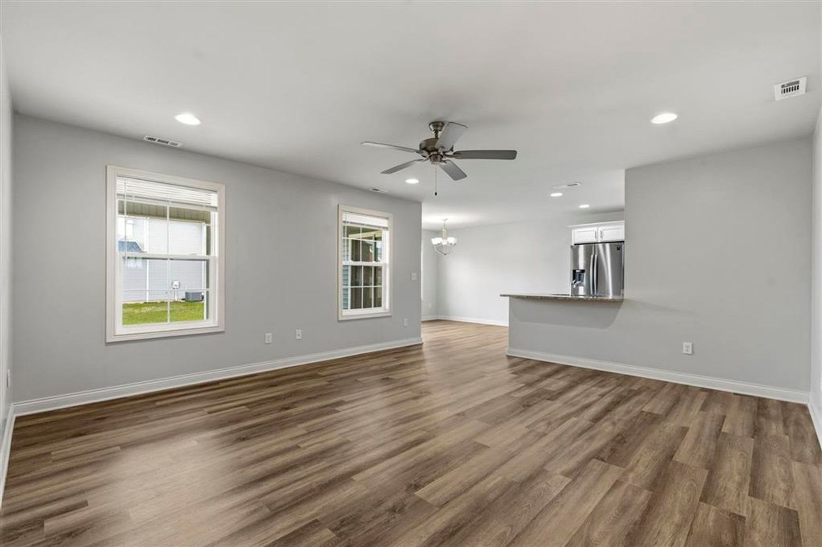 South Warren Beauty – 3 Bed, 2 Bath Home with Covered Porch & Spacious Yard! – photo 5