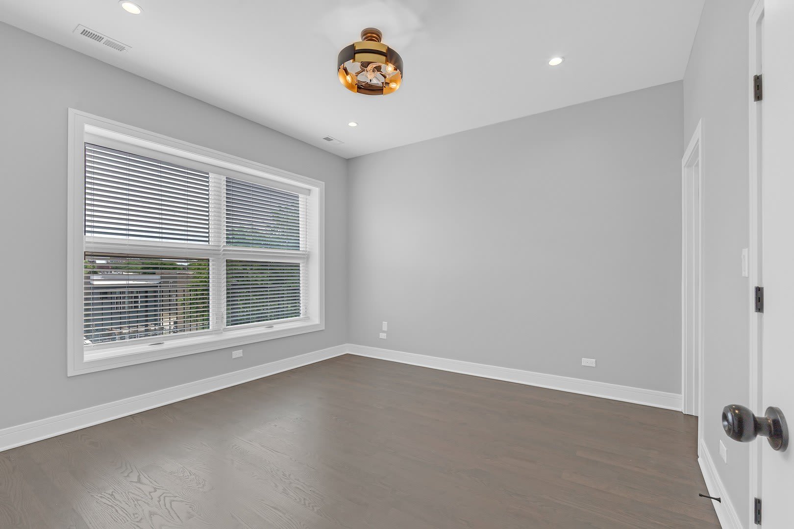 4827 S Saint Lawrence Avenue – photo 3