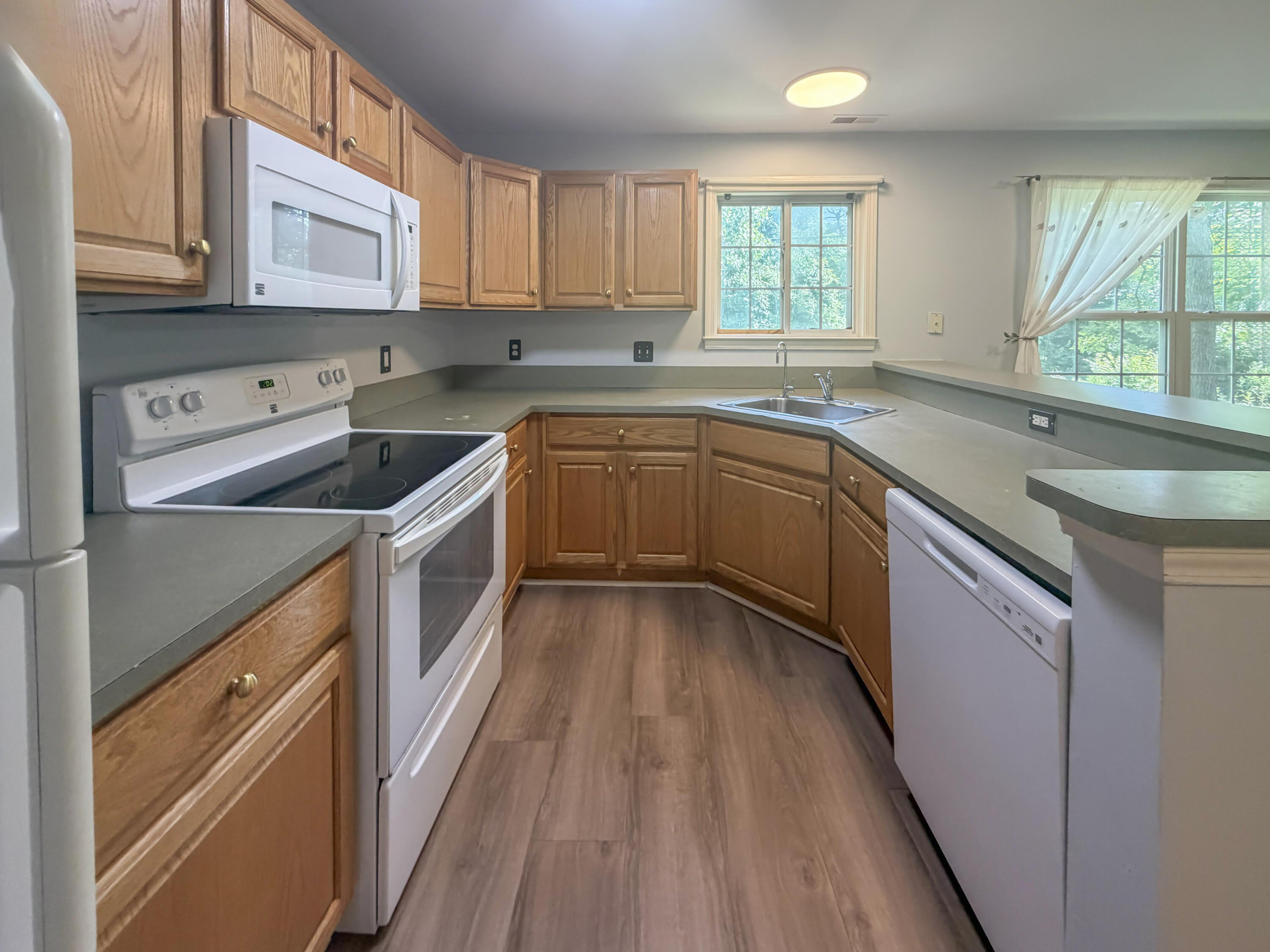 2820 Barclay Way – photo 5