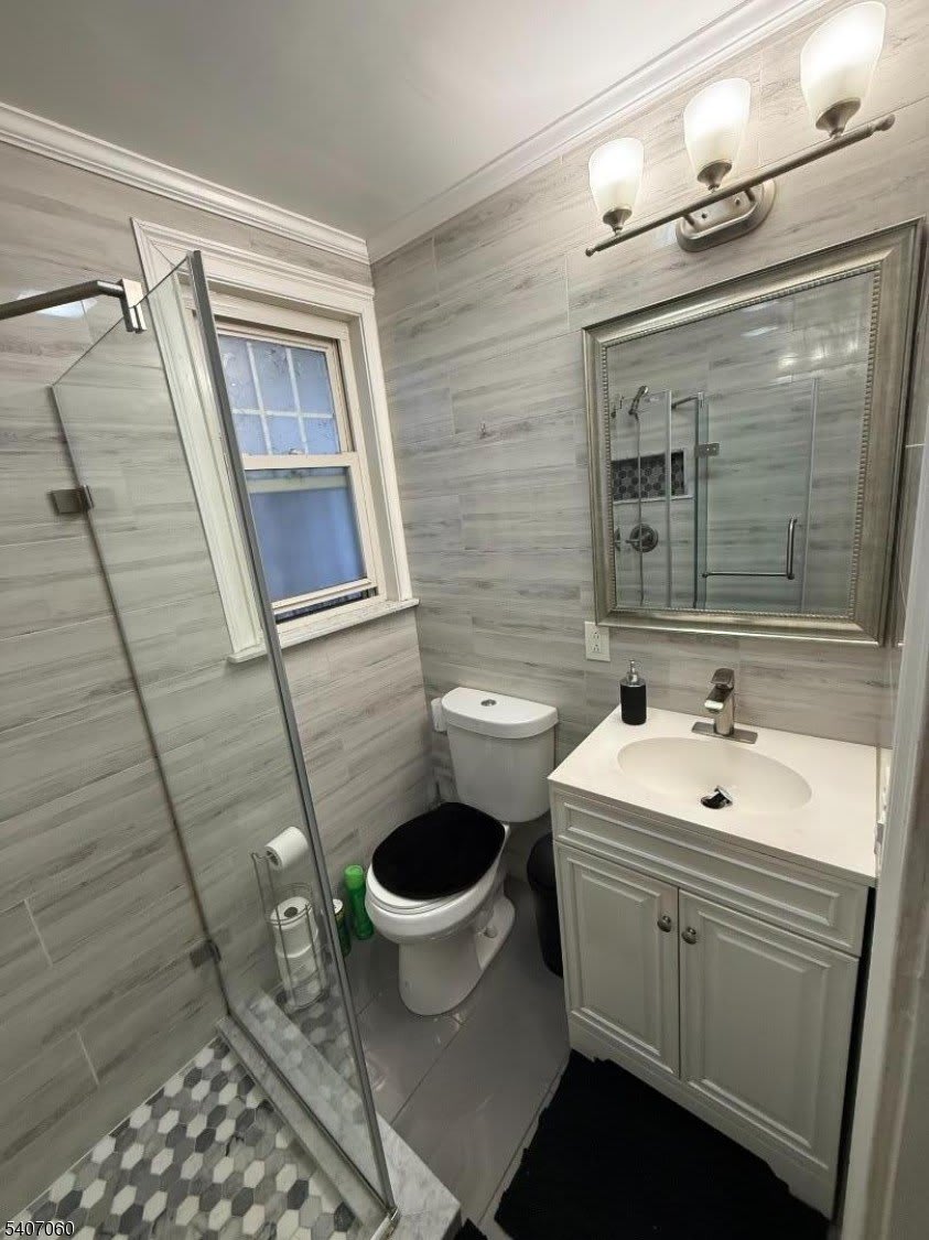 243 Lake St – photo 2